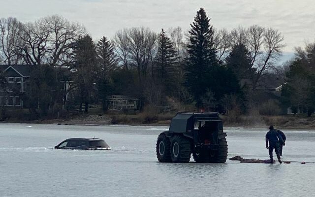 Minnesota woman injured when SUV crashes through ice on Lake Hendricks
